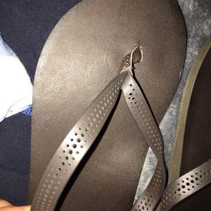 American Eagle Flip Flops